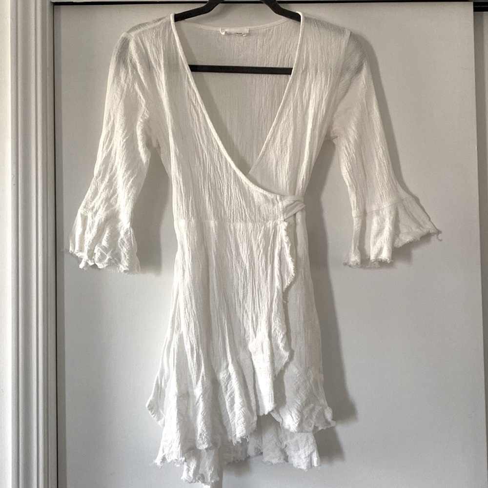 Luca and Grae White 3/4 sleeve wrap mini dress size small worn once